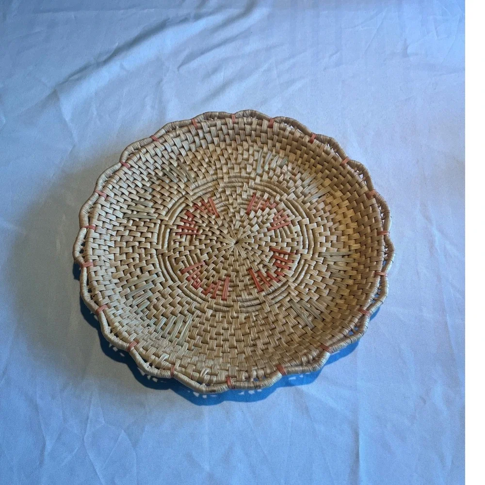 Handwoven Wicker Wall Basket Tray Scalloped Edge Sunburst Pattern 14.5